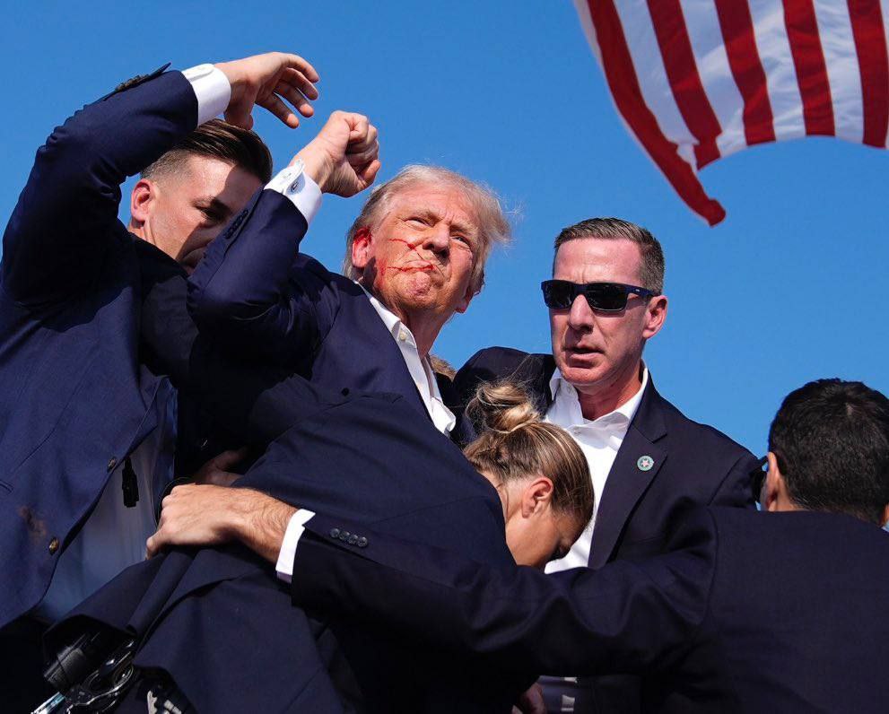 إعلام أمريكي: تم سماع أفراد الأمن يقولون إنه تم قتل مطلق النار على ترامب