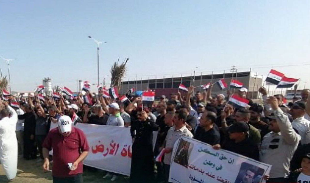 منتسبو وزارة الدفاع يتظاهرون في البصرة للمطالبة بشمولهم بتوزيع قطع الأراضي