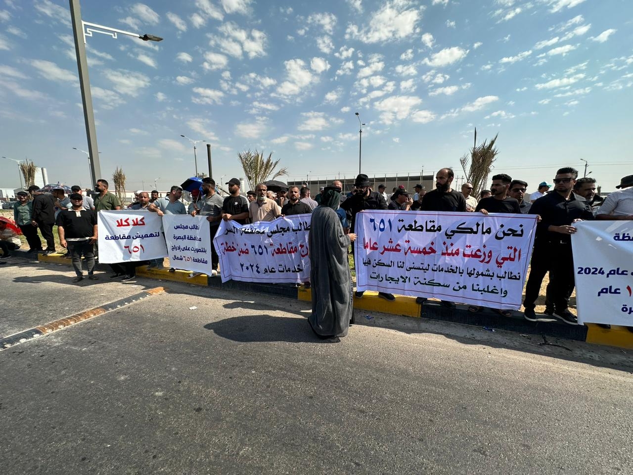 تظاهرة في البصرة تطالب بخدمات لأراضٍ وزّعت للموظفين قبل 15 عامًا