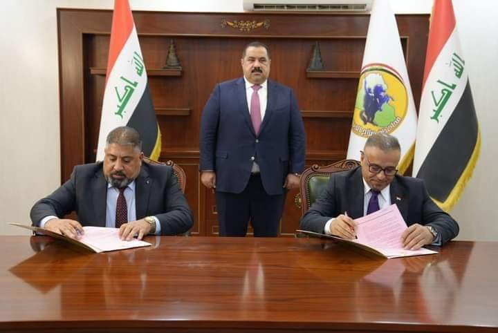 بدون صفة رسمية.. مثنى السامرائي يرعى توقيع عقد بقيمة 11 مليار دينار لتغيير مكان السياج الكونكريتي في سامراء