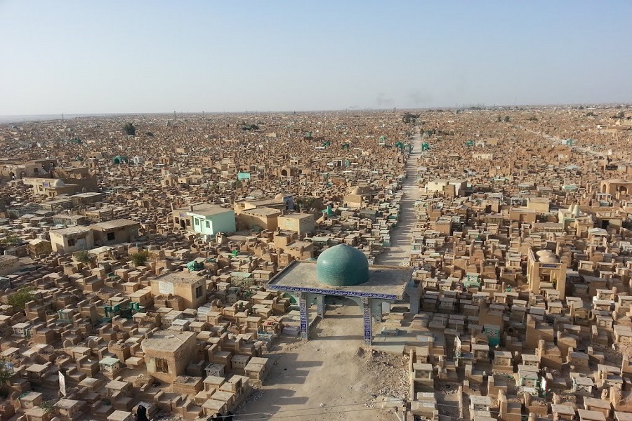 مسلحون يقتلون شخصاً بـ 10 رصاصات في الرأس داخل مقبرة وادي السلام في النجف