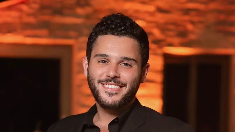 الوليد عاصي الحلاني: للشهرة ضريبة.. وقد أدخل مجال التمثيل بالمستقبل