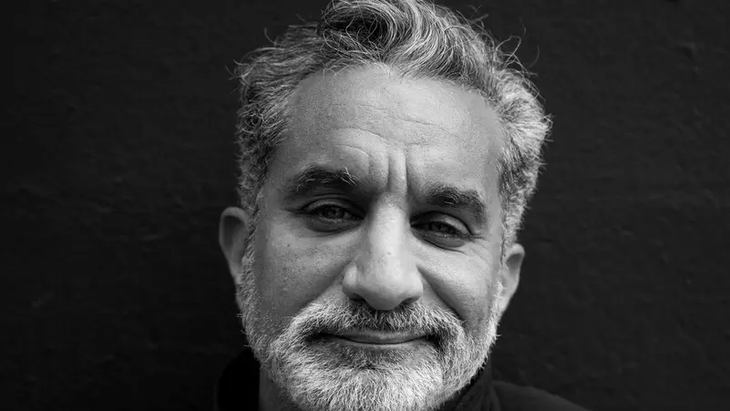 استعداداً لعودة البرنامج من جديد.. باسم يوسف ينضم لـ”Arabs Got Talent”