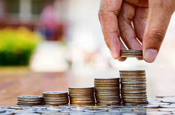 المرسومي : زيادة النفقات تدفع العراق إلى حافة الإفلاس.. من سيدفع الثمن؟