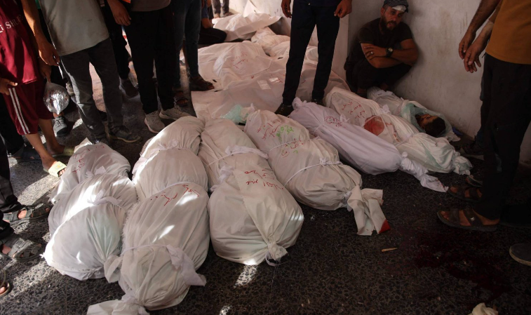 جثث متفحمة وأشلاء متناثرة للمصلين.. أكثر من 100 شهيد بمجزرة الفجر في غزة