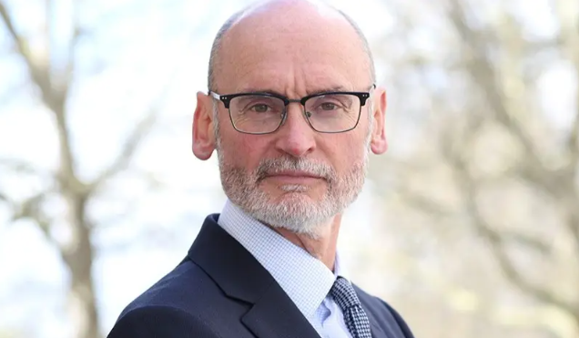 السفير البريطاني: أتعرض لتهديدات في بغداد ولا أفتخر بسجلّ أجدادي بالعراق