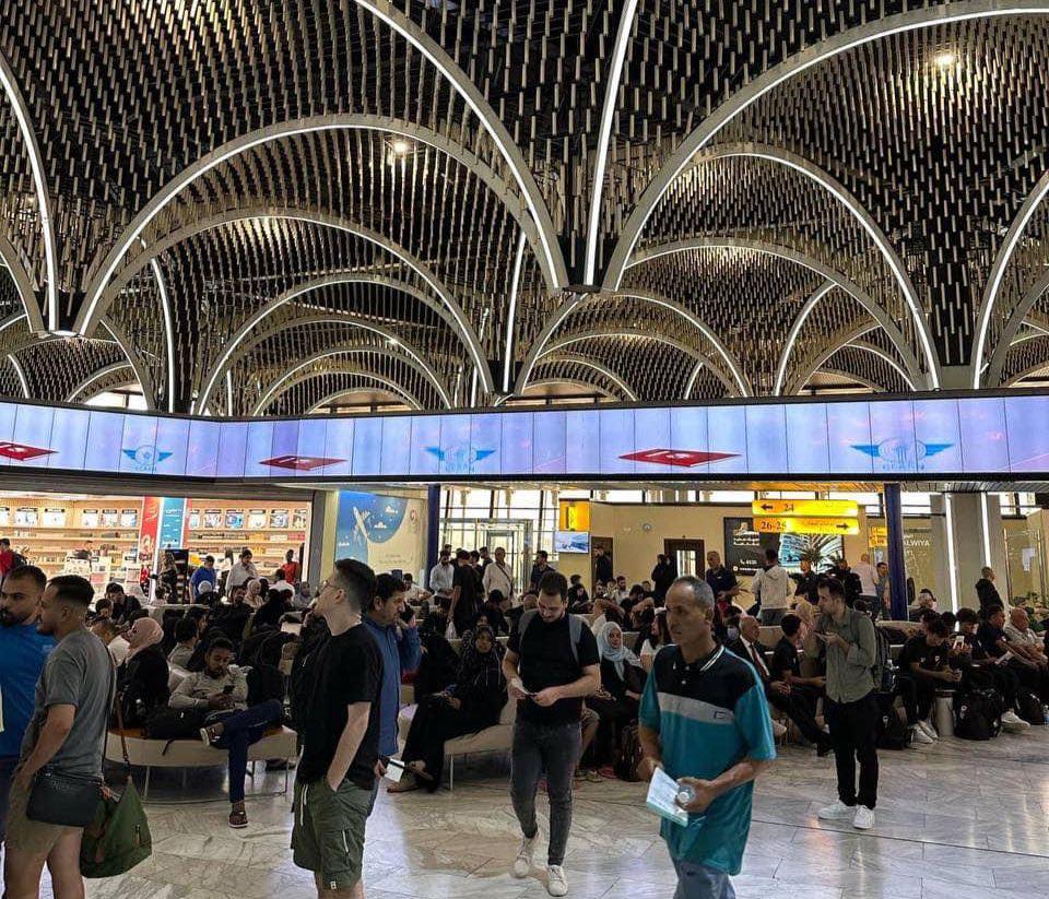 فوضى في مطار بغداد اضطرابات بين المسافرين نتيجة زيادة عدد الرحلات ومنح مواعيد غير مضبوطة