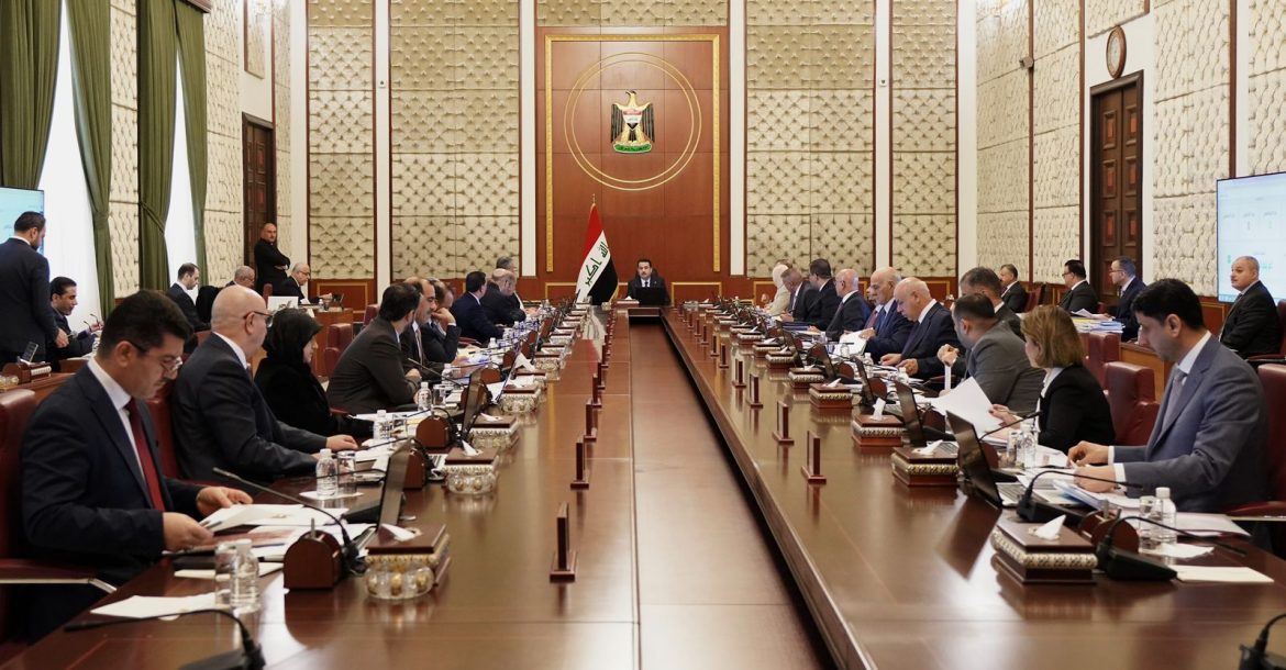 بعد فشل تطبيق قرارات المحكمة الاتحادية: مجلس الوزراء يقرر استمرار وزارة المالية بصرف رواتب موظفي الإقليم المحجوبة رواتبهم بسبب عدم وجود رقم وظيفي