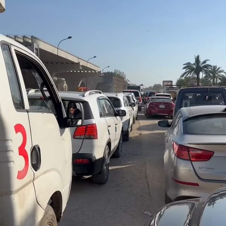 زحامات خانقة وتوقف تام لحركة المرور ببغداد نتيجة اغلاق طرق حيوية لغرض ترقيعات غير مدروسة