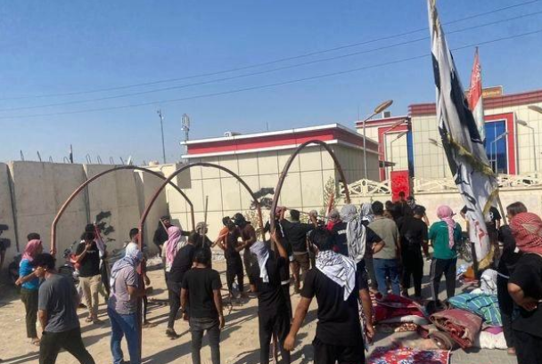 تظاهرات في ذي قار بسبب تردي الخدمات الأساسية ومنها الكهرباء والمحتجون يغلقون بعض الدوائر