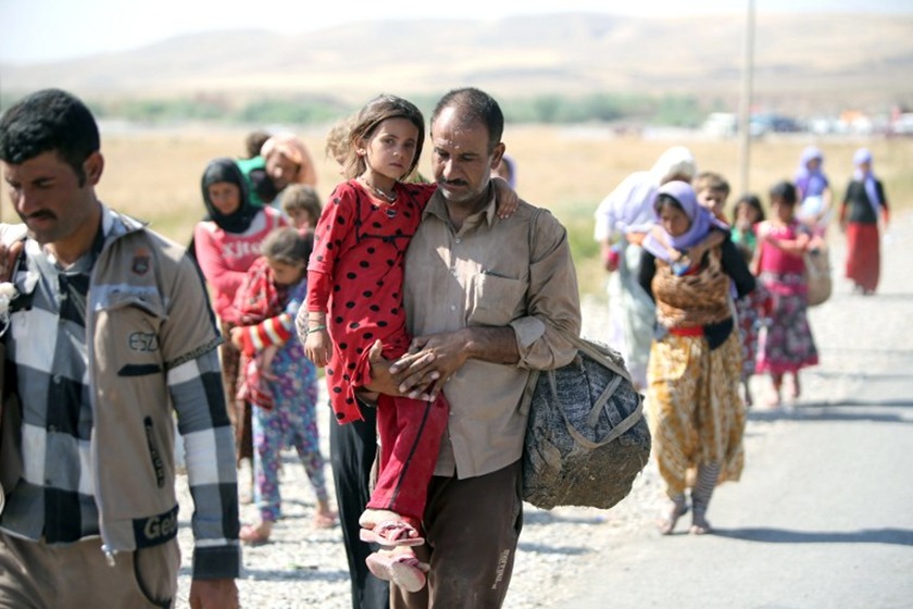 سياسي سني ينتقد السوداني: أليست كلمة مهجرين معيبة بحق العراقيين لأنهم مهجرين داخل بلدهم ولماذا توجد وزارة بهذا الاسم لو كان هذا الاسم “مخجلا”؟