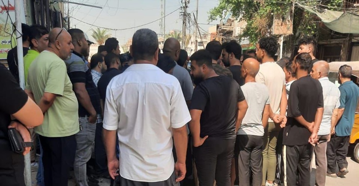 أصحاب المحال التجارية وسكنة البتاوين ببغداد يتظاهرون للمطالبة بتخفيف “الطوق الأمني” عليهم