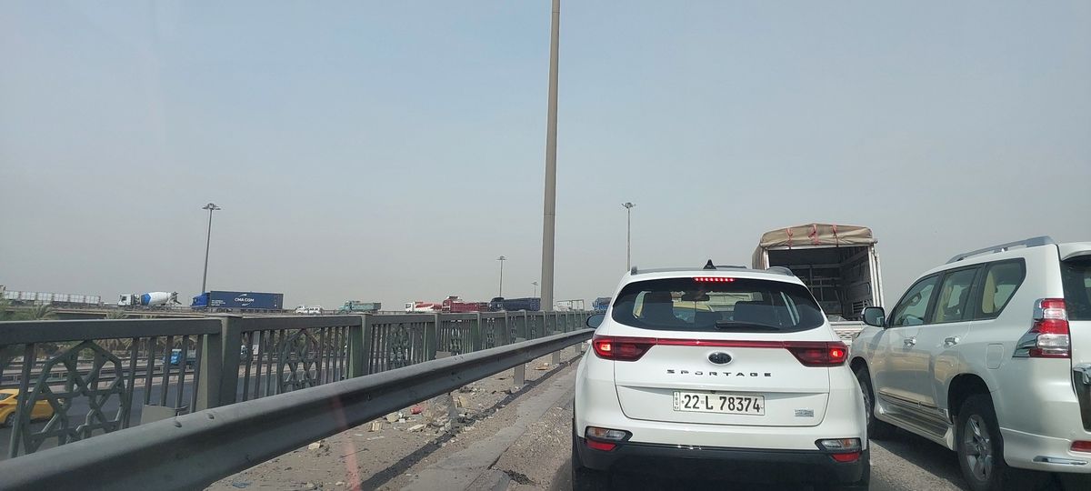 بغداد تشهد ازدحامات خانقة تشل حركة السير في اغلب شوارع العاصمة