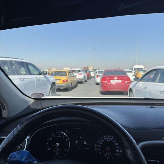 زحامات مرورية خانقة تشهدها شوارع وتقاطعات بغداد وتوقف حركة السير لساعات