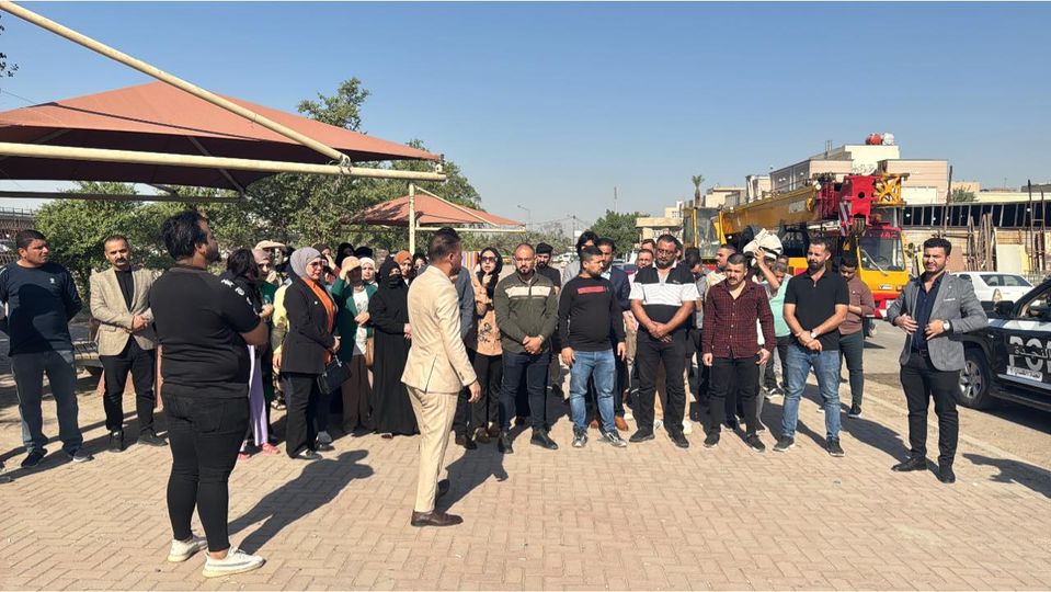 الأوائل وحملة الشهادات العليا يتظاهرون أمام وزارة المالية للمطالبة بالتعيين