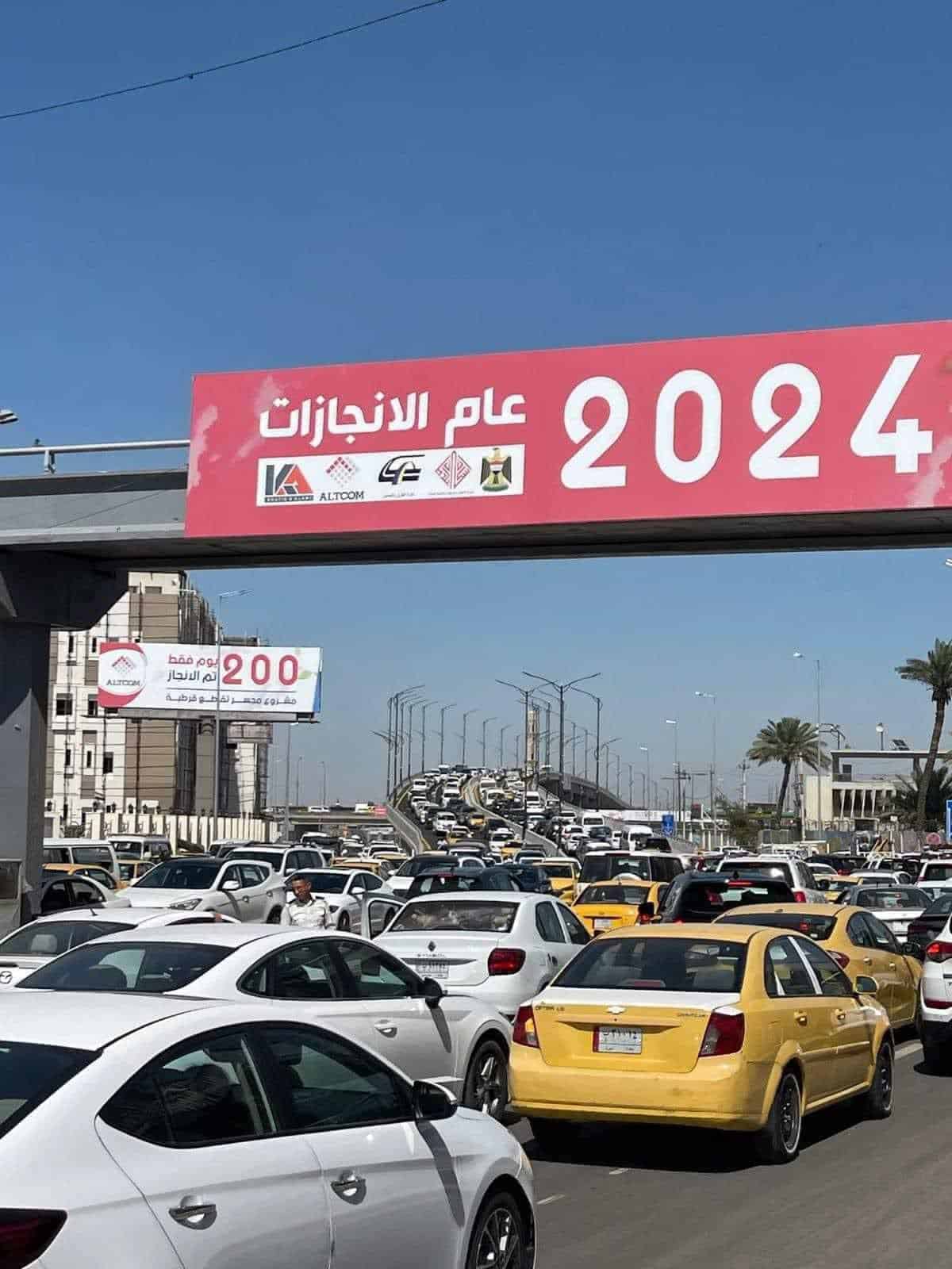 بعد أكثر من عام على انطلاق مشاريع فك الاختناقات ببغداد.. الزحامات تخنق شوارع العاصمة وجسورها