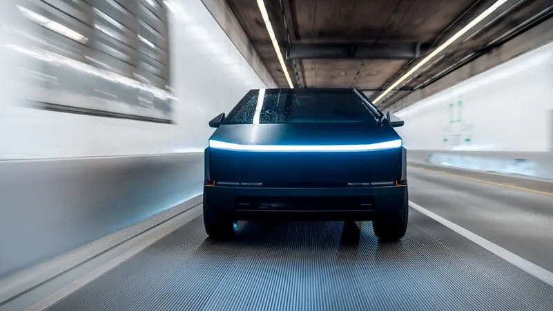 أميركا تجري تحقيقاً بشأن نظام “القيادة الذاتية الكامل” بسيارات تسلا