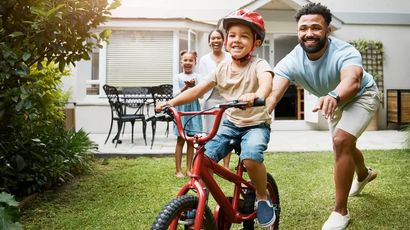 أسباب تجعل الأطفال يحبون آباءهم أكثر من أمهاتهم