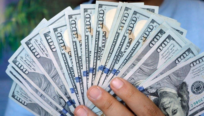 أسعار صرف الدولار في الأسواق المحلية العراقية اليوم 154.500 دينار لكل 100 دولار