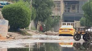 بالتزامن مع معرض الكتاب .. طفح المجاري في شارع مطار النجف يكشف زيف شعارات حكومة الخدمات