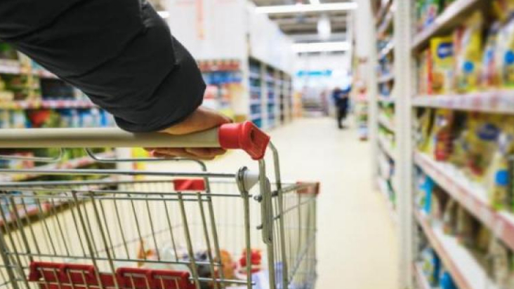 السلع الغير ضرورية اغرقت السوق دون قيمة غذائية وتستورد بملايين الدولارات