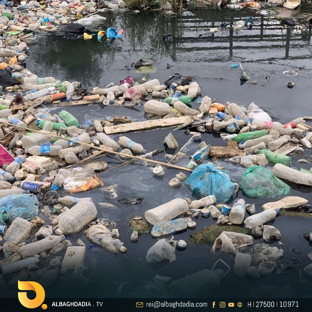 بالصور.. التلوث البيئي في نهر القاسم بمحافظة بابل قضاء الهاشمية الذي يمر من خلال منطقة يسكنها أكثر من 15 الف نسمة