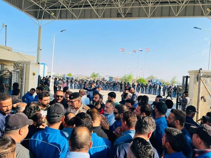 غلق حقول نفط بزركان في ميسان من قبل موظفـي عقود شركة سينوك بسبب مخالفتها شروط التعاقد