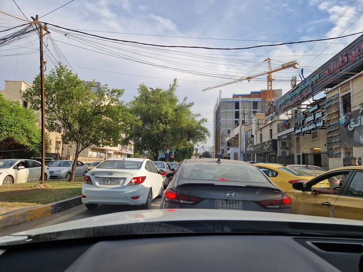 بسبب مشاريع الفشل والفساد لفك الاختناقات.. الزحامات المرورية انتقلت من أماكن محددة الى كل شوارع العاصمة بغداد