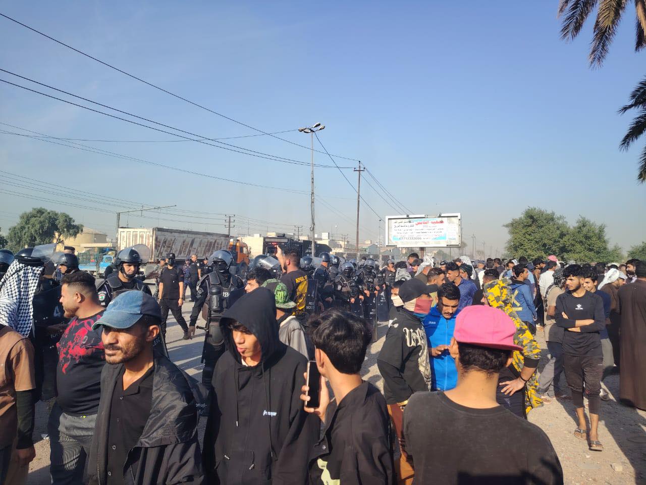 أهالي معسكر الرشيد شرقي بغداد يتظاهرون احتجاجاً على بلاغ الإخلاء