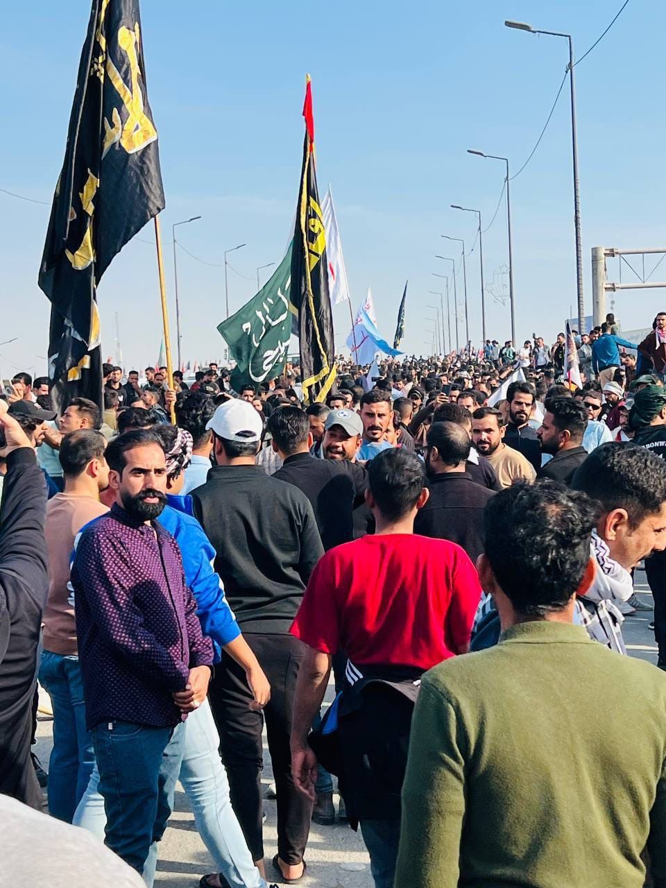 تظاهرة لشريحـة الخريجين وقطـع للطريـق العـام الرابط بين بابل – كربلاء للمطالبة بالتعيين