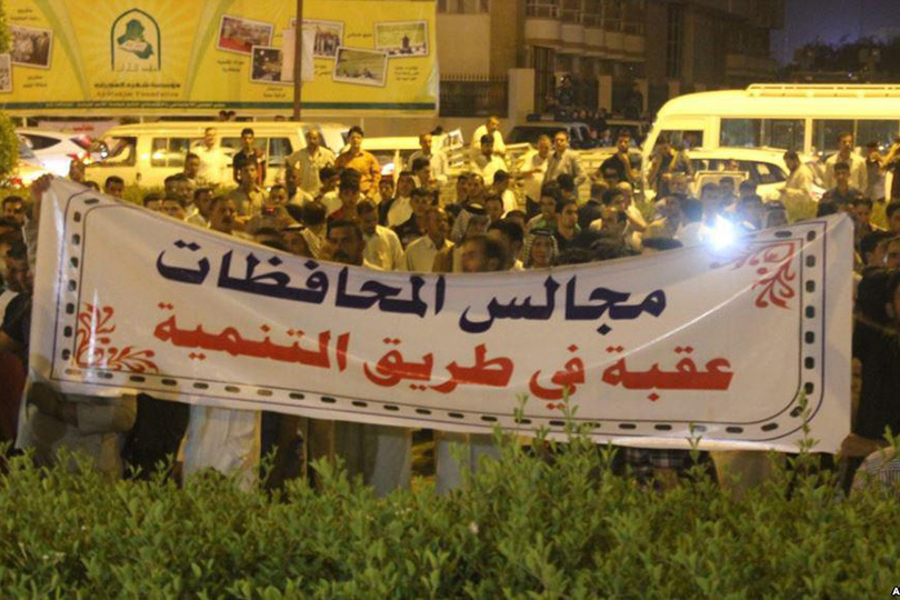 مواطنون: عودة المجالس تمت وفق صفقة سياسية دون إرادة الشعب