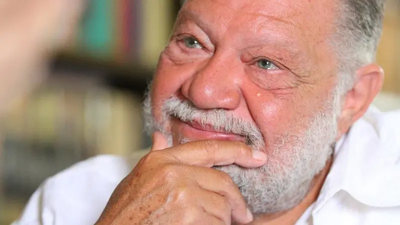 كاد يغرق بسبب مشهد.. إعلامي يكشف واقعة غريبة ليحيى الفخراني