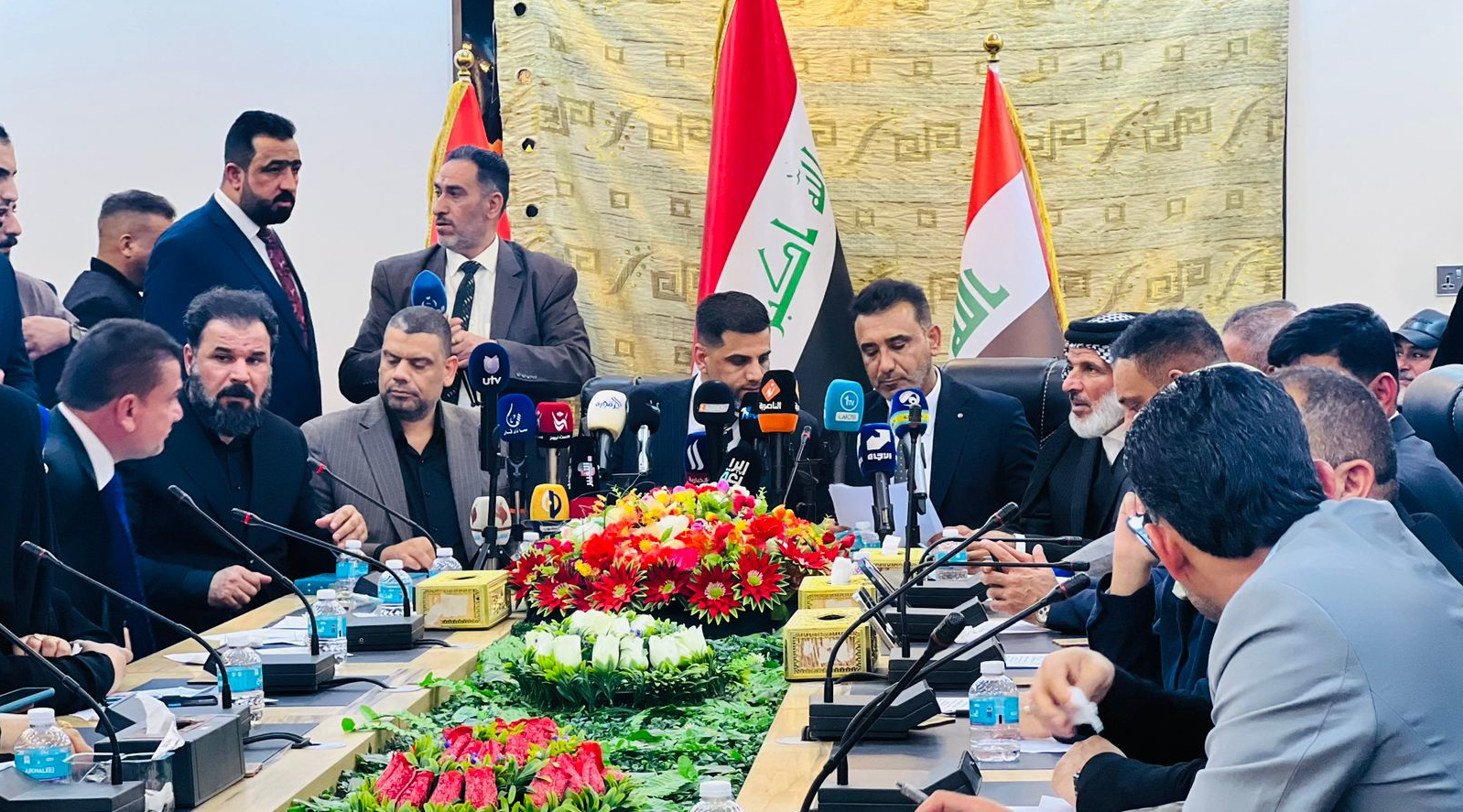 حكومة ذي قار المحلية تتهم المتظاهرين بإحراق دوائر الدولة وقلب نظام الحكم