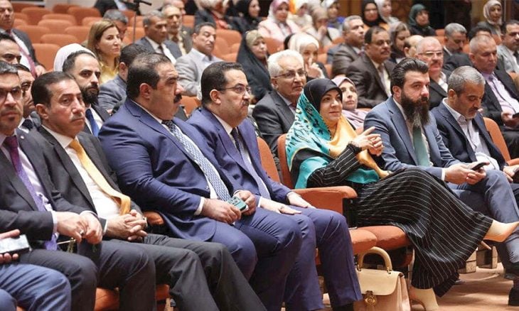 مواطنون: حكومة المستشارين لم تحاسب فاسدا والفاسد يكافئ بمناصب رفيعة وجميع شعاراتهم زائفة