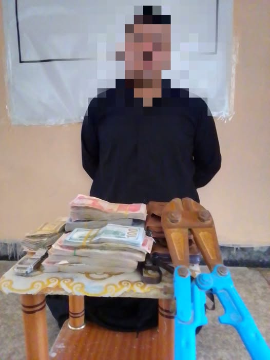 القبـض على شخص سرق 3 منافذ كي كارد في آن واحد بقضاء سوق الشيوخ في ذي قار