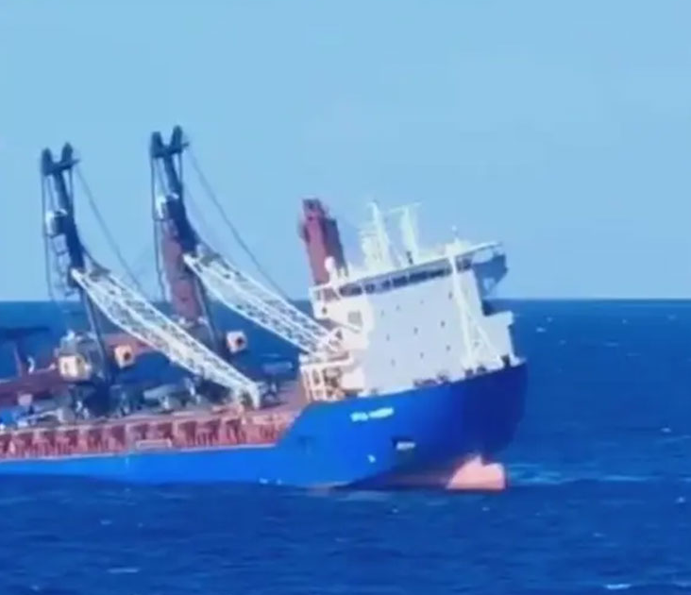 غرق سفينة شحن روسية في البحر الأبيض المتوسط إثر انفجار بغرفة المحرك وفقدان 2 من أفراد طاقمها