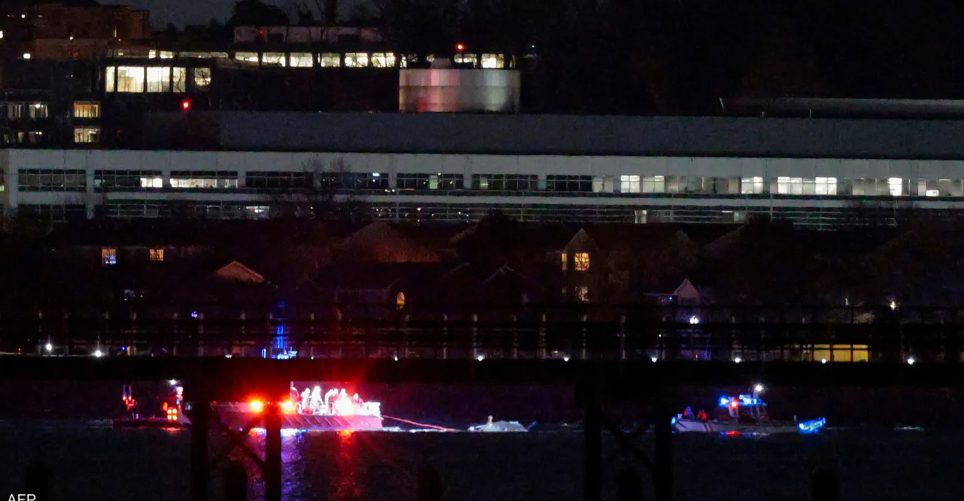 ضحايا بحادث مروع في مطار ريغان وترامب يعلق