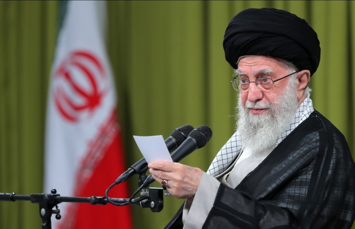 خامنئي يوجه ميليشياته بالصمت واتخاذ الموقف الدفاعي خوفا من النهاية