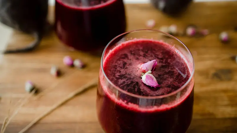 عصير لن تندم أبداً إذا تناولته يومياً خاصة بالشتاء