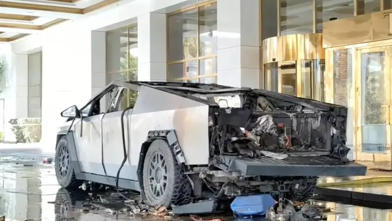 انفجار شاحنة تسلا قرب فندق ترامب.. وماسك يعلق