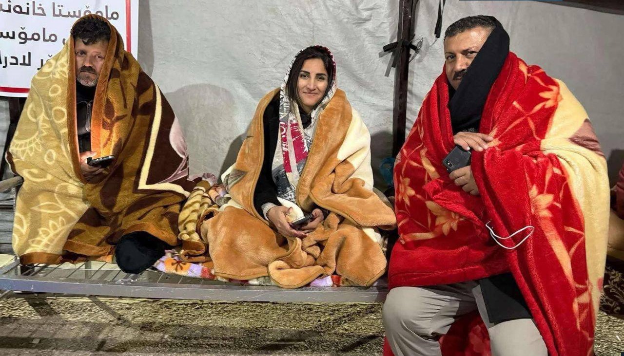 موظفو ومعلمو السليمانية يعلنون اعتصاما وسط المدينة والاضراب عن الطعام