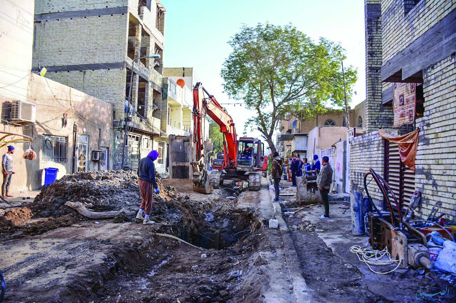 أهالي الديوانية يواصلون احتجاجاتهم للمطالبة بإكمال المشاريع