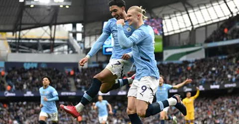 النيران الصديقة تقود السيتي لتعثر جديد في الدوري الإنجليزي