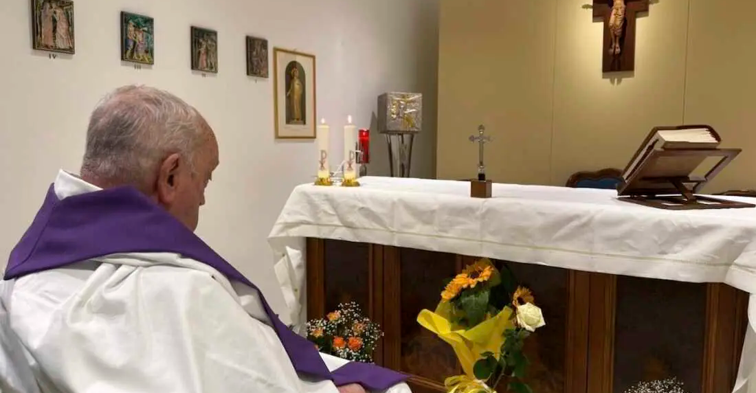 الفاتيكان ينشر اول صورة للبابا في المستشفى