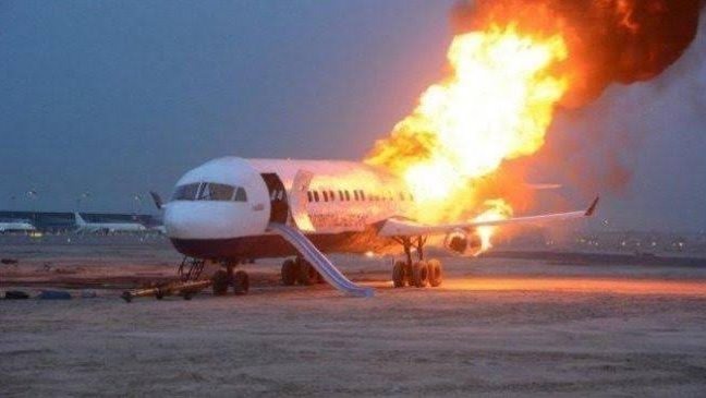 سوء الصيانة.. حريق يلتهم طائرة عراقية قبيل اقلاعها الى بيروت