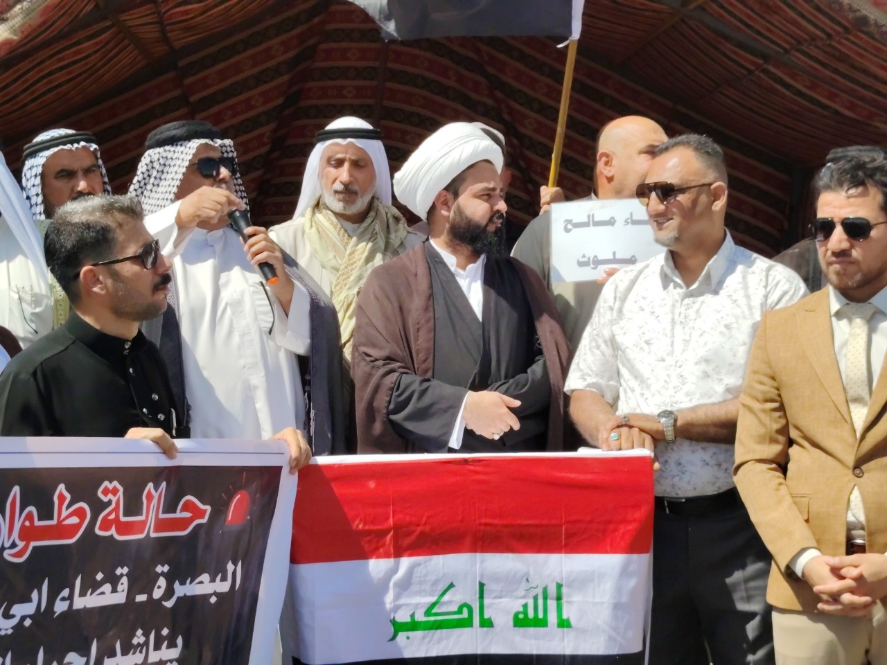 العشرات من أهالي ابي الخصيب في البصرة يتظاهرون للمطالبة بحل مشاكل الخدمات