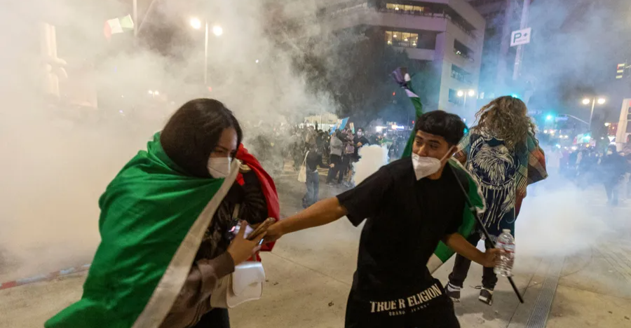 ترامب واصفاً متظاهري لوس أنجلوس بـ “الغزاة”: لا نعلم من يدفع لهم الأجر