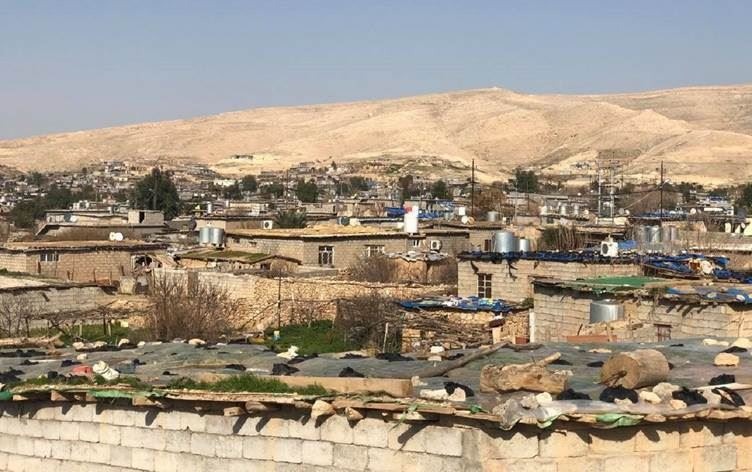 سكان مخيم مخمور يتّهمون الحكومة بفرض حصار عليهم