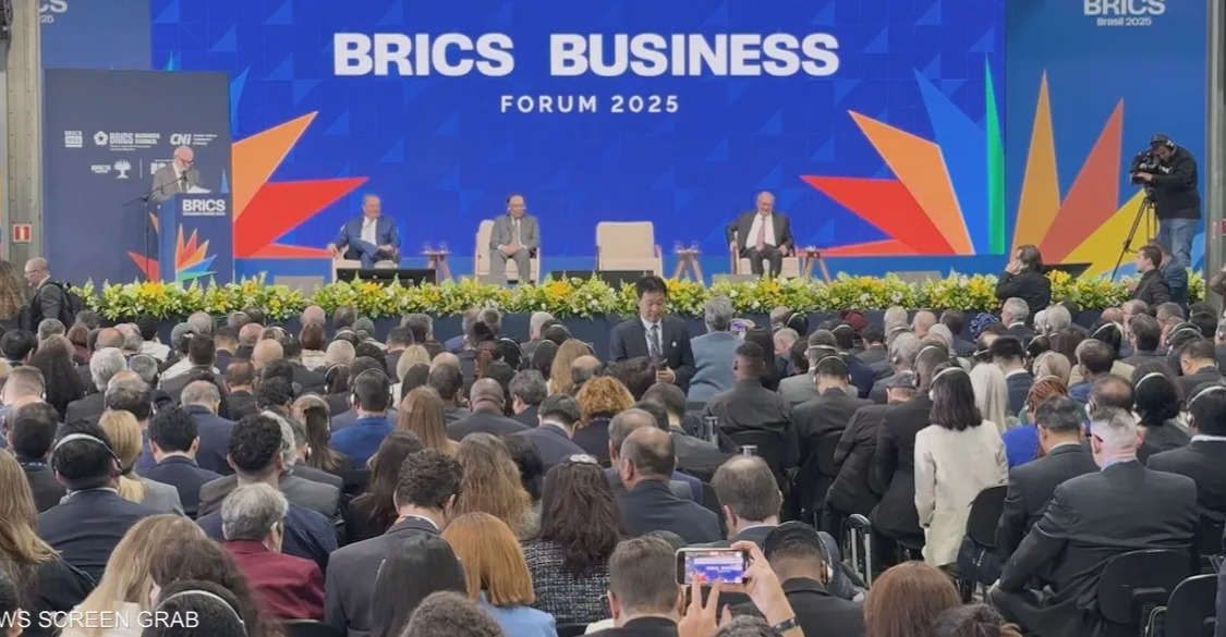 ترامب يهدد برسوم إضافية على الدول المنضمة لسياسات “بريكس” المناهضة لأميركا