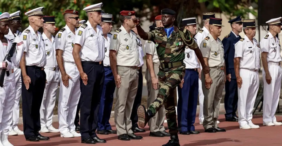 فرنسا تغادر السنغال بعد 65 عاماً من الوجود العسكري